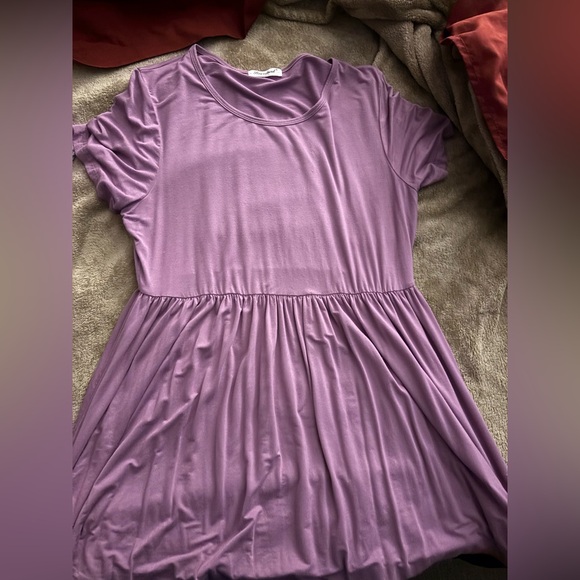 These are some lightly worn maternity clothes, well taken care of+ smoke free! - Picture 2 of 7